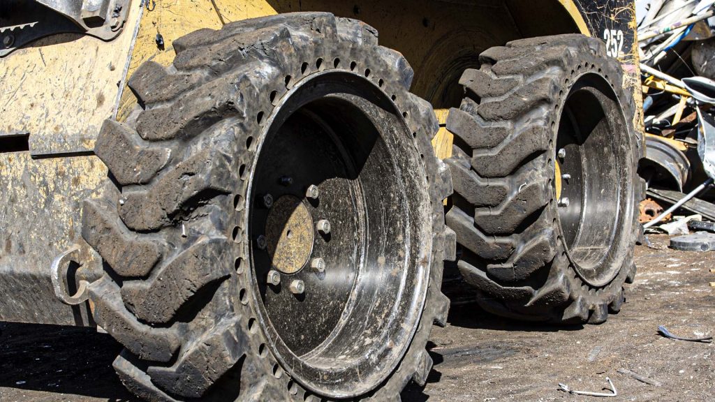 Skid Steer V1D with single row deflector holes in action